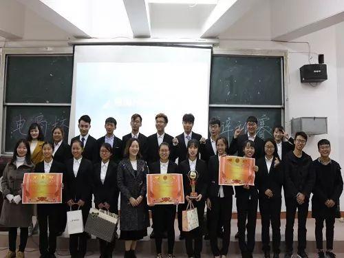 把身边人当“白手套”的女厅官袁华被“双开” 曾任安徽文旅厅厅长