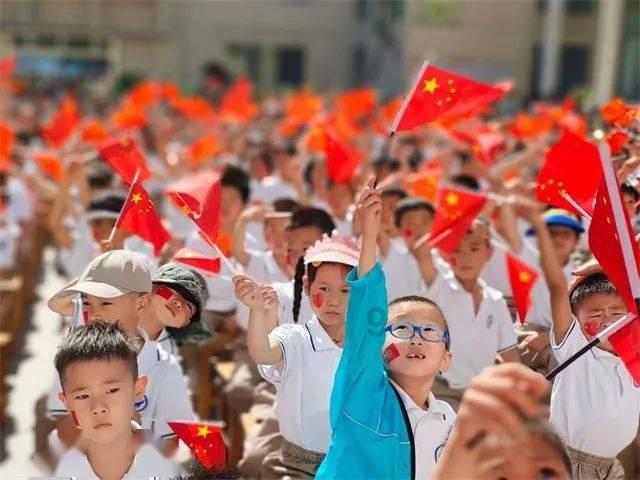 二婚男女，各有一个孩子，怎样相处游戏画面