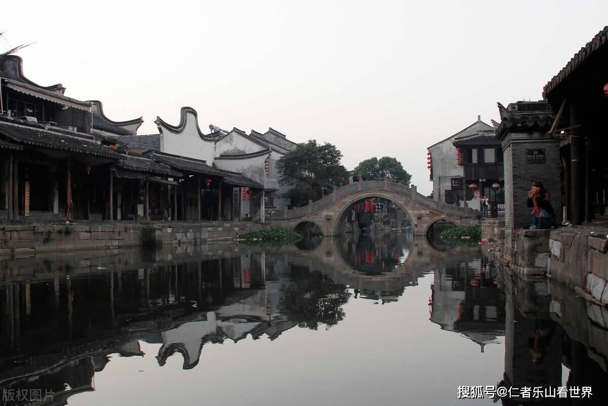 空间悬疑短剧《迷屋重重》:未婚妻突然失踪，线索直指神秘破旧筒子楼？